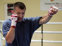Адамек, проигравший Кличко, был нокаутирован еще и в небе