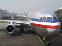 American Airlines обиделась на Алека Болдуина за резкие высказывания в Твиттере