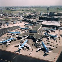 Самолет совершил посадку из-за бунта на борту