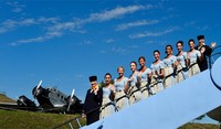 Lufthansa переденет своих бортпроводников в баварские костюмы
